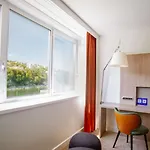 Hotel Novotel Centre-confluence Bord De Saone 4*
