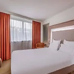 Novotel Centre-confluence Bord De Saone 4*