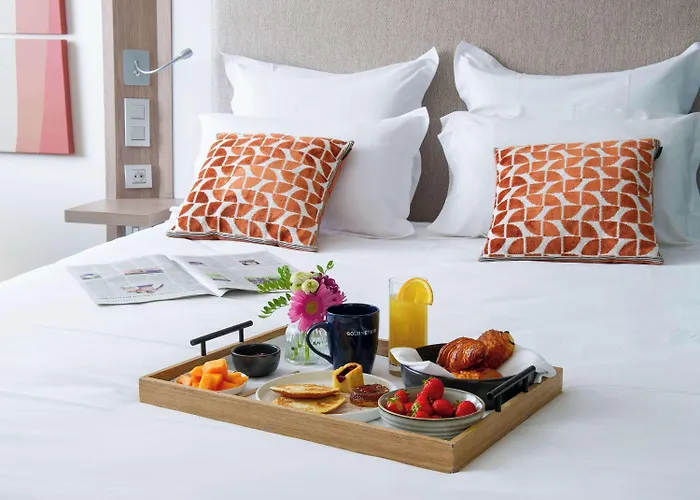 Novotel Centre-confluence Bord De Saone Otel