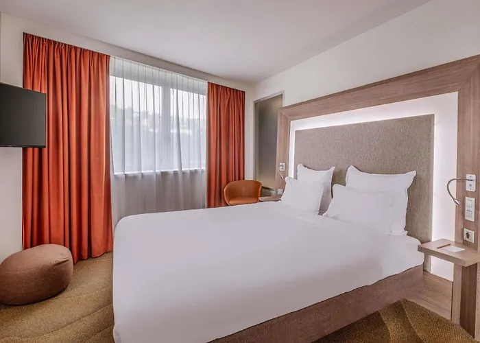 Novotel Centre-confluence Bord De Saone Lyon