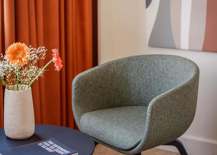 Novotel Centre-confluence Bord De Saone 4*