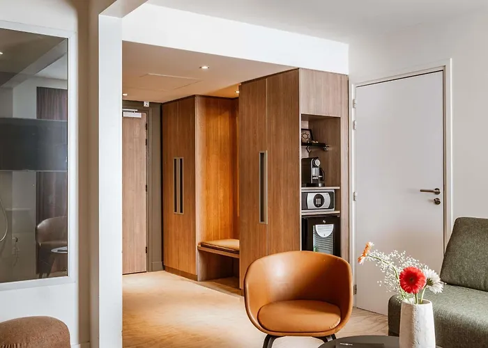 Novotel Centre-confluence Bord De Saone 4*