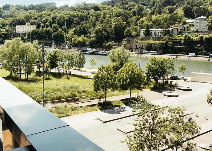 Novotel Centre-confluence Bord De Saone Otel