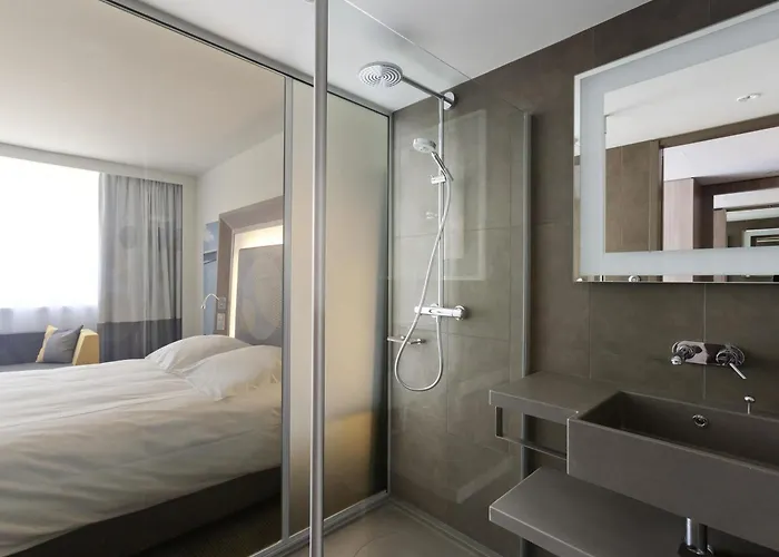 Novotel Centre-confluence Bord De Saone Otel Lyon
