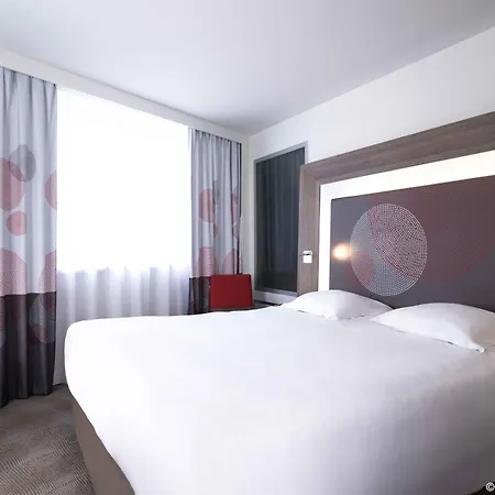 Novotel Centre-confluence Bord De Saone 4*
