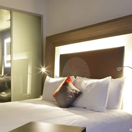 Hotel Novotel Centre-confluence Bord De Saone 4*