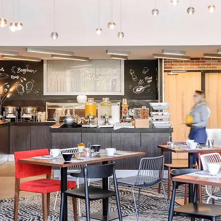 Hotel Novotel Centre-confluence Bord De Saone 4*