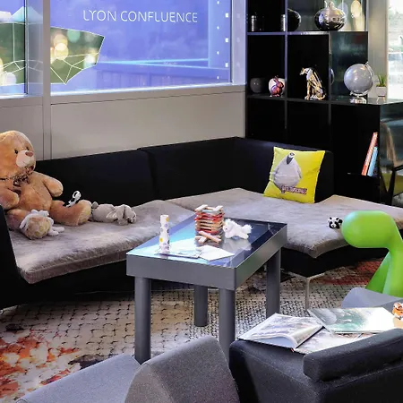 מלון Novotel Centre-confluence Bord De Saone