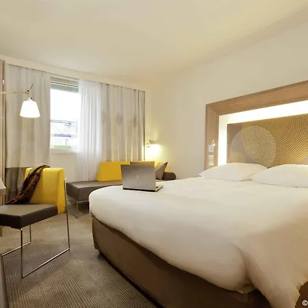 Hotel Novotel Centre-confluence Bord De Saone Lyon