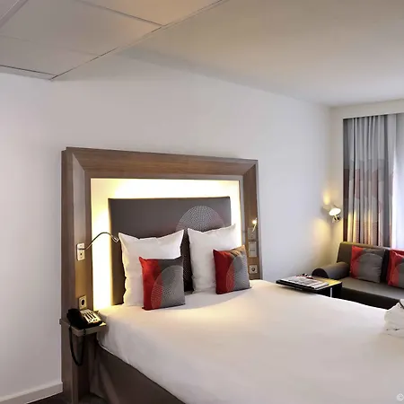Novotel Centre-confluence Bord De Saone Hotel 4*