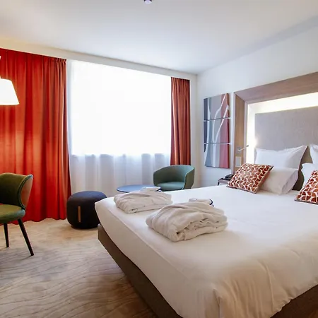 Novotel Centre-confluence Bord De Saone 4*