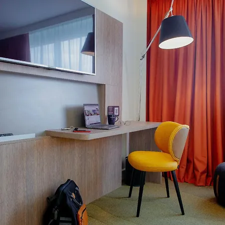 Novotel Centre-confluence Bord De Saone Hotel
