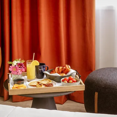 Hotel Novotel Centre-confluence Bord De Saone 4*