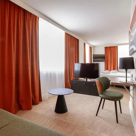 Novotel Centre-confluence Bord De Saone Lyon