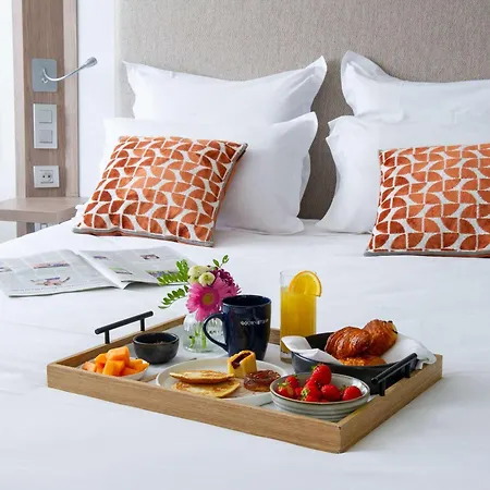 Hotel Novotel Centre-confluence Bord De Saone Lyon