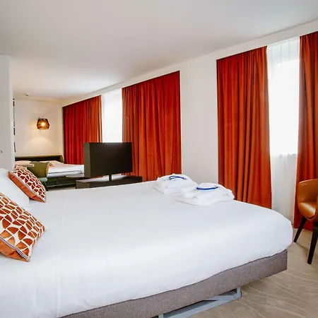 Novotel Centre-confluence Bord De Saone