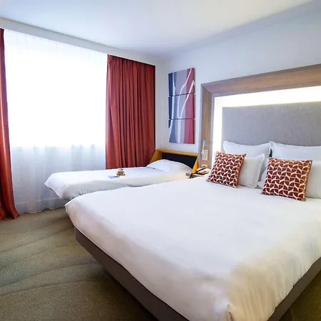 Novotel Centre-confluence Bord De Saone 4*