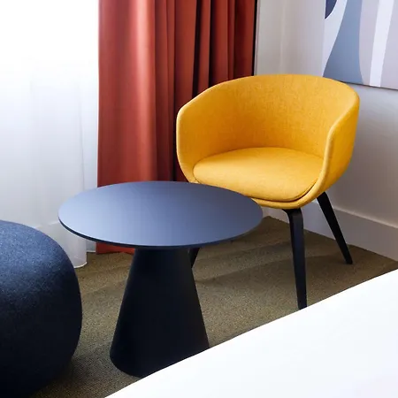 Novotel Centre-confluence Bord De Saone Hotel 4*