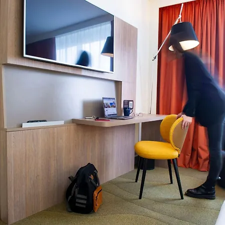 Novotel Centre-confluence Bord De Saone Hotel Lyon