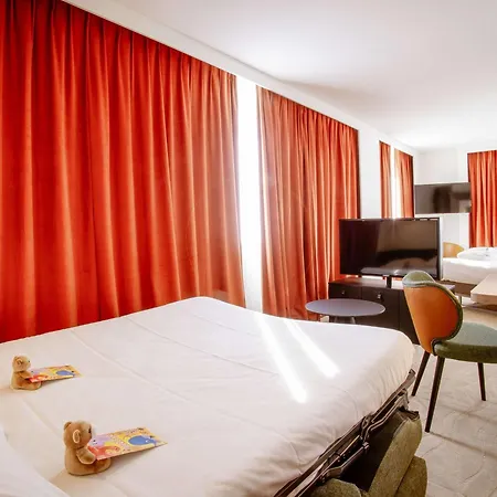 Novotel Centre-confluence Bord De Saone 4*