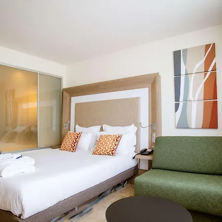 Novotel Centre-confluence Bord De Saone Lyon