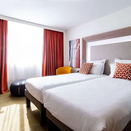 Hotel Novotel Centre-confluence Bord De Saone 4*