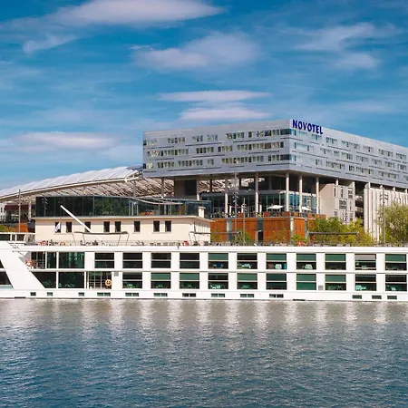 Novotel Centre-confluence Bord De Saone 4*