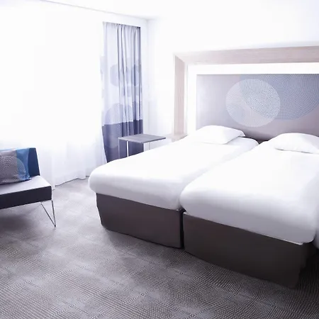 Novotel Centre-confluence Bord De Saone فندق 4*