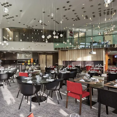 Novotel Centre-confluence Bord De Saone 4*