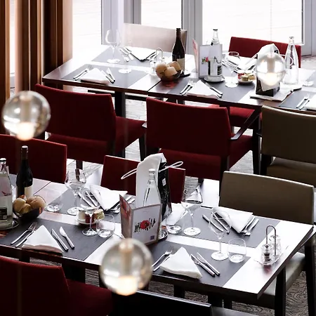 מלון Novotel Centre-confluence Bord De Saone