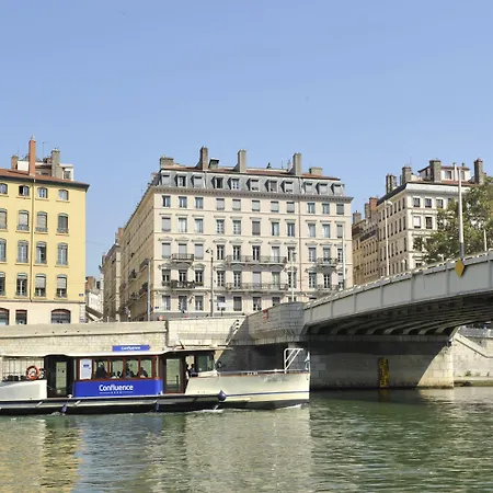 Novotel Centre-confluence Bord De Saone ליון