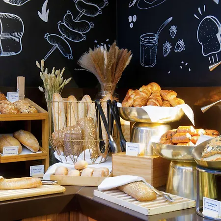 Novotel Centre-confluence Bord De Saone מלון 4*