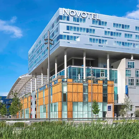 Novotel Centre-confluence Bord De Saone מלון ליון