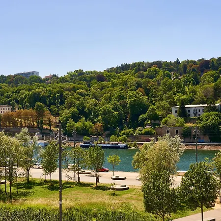 Novotel Centre-confluence Bord De Saone מלון ליון