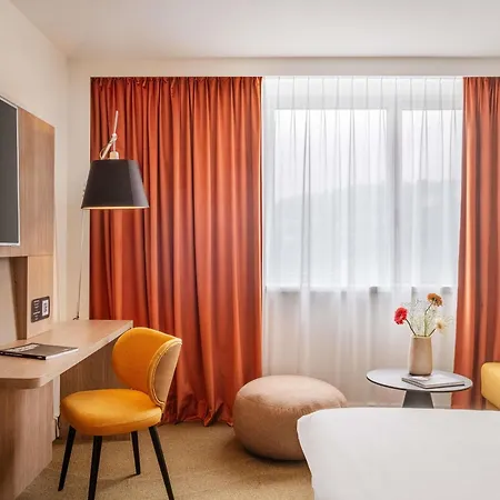 מלון Novotel Centre-confluence Bord De Saone
