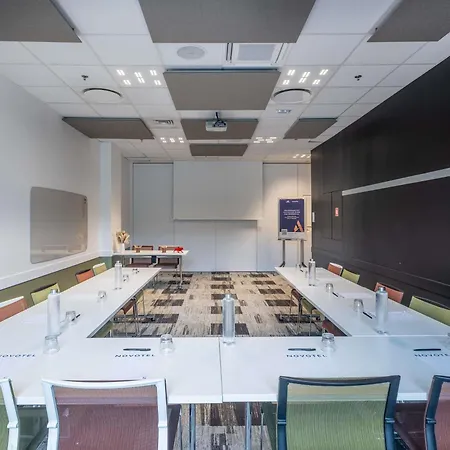 Novotel Centre-confluence Bord De Saone ליון