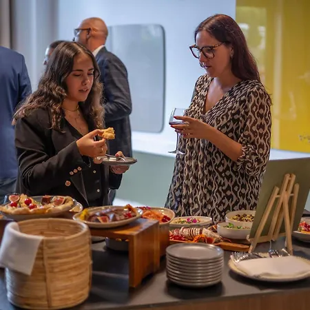 מלון Novotel Centre-confluence Bord De Saone