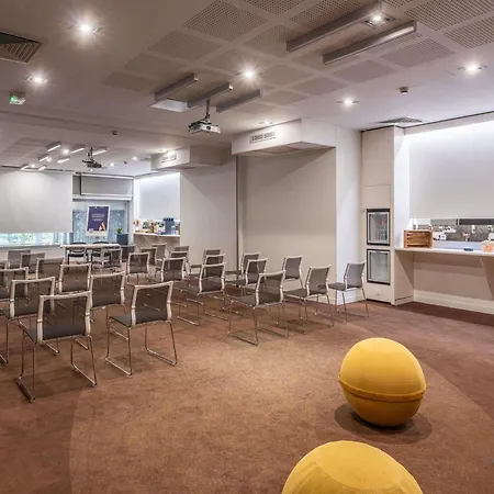 מלון Novotel Centre-confluence Bord De Saone ליון