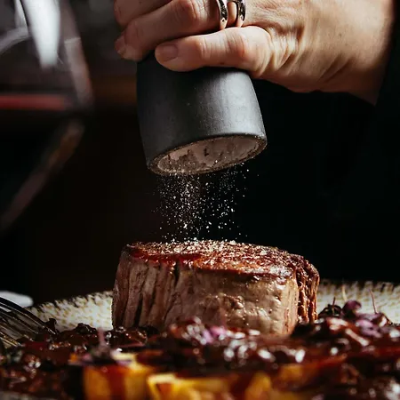 Novotel Centre-confluence Bord De Saone מלון ליון