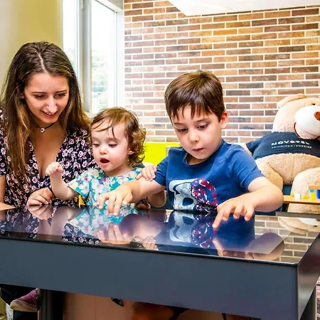 מלון Novotel Centre-confluence Bord De Saone 4*