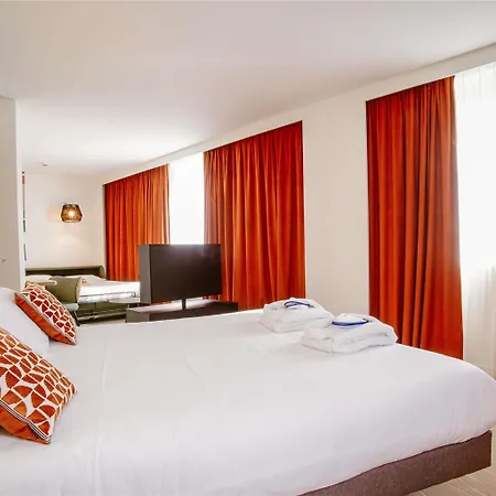 Novotel Centre-confluence Bord De Saone 酒店 4*