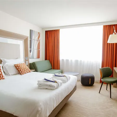 Novotel Centre-confluence Bord De Saone 酒店