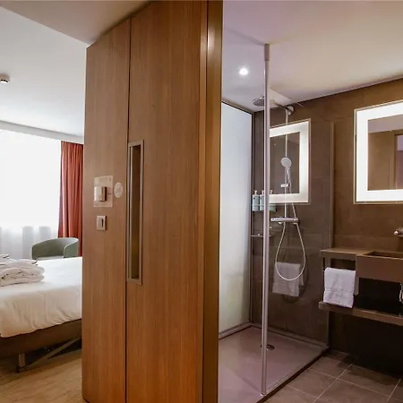 Novotel Centre-confluence Bord De Saone 4* 里昂