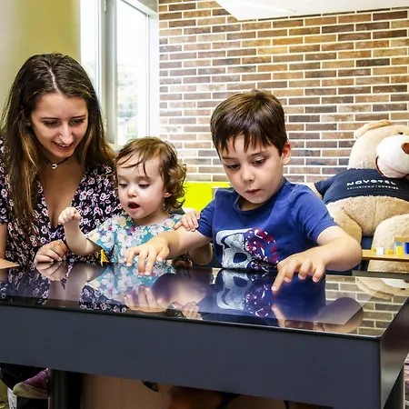 Novotel Centre-confluence Bord De Saone Hotel Lyon