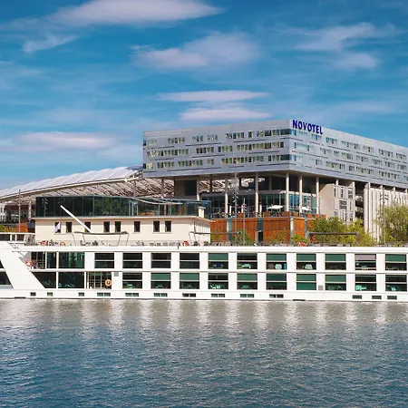 Отель Novotel Centre-confluence Bord De Saone Лион