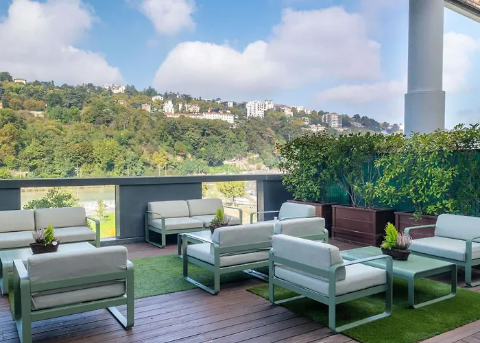 Novotel Centre-confluence Bord De Saone فندق 4*