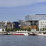 Novotel Centre-confluence Bord De Saone فندق