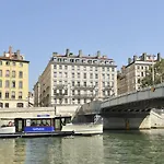 Novotel Centre-confluence Bord De Saone ليون