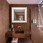 מלון Novotel Centre-confluence Bord De Saone 4*