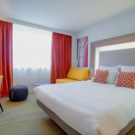 Novotel Centre-confluence Bord De Saone 4*